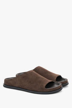 Women’s dark brown velour slide sandals on a flat sole Estro.