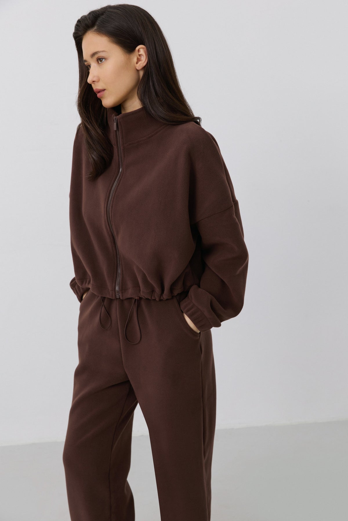 Women's dark brown fleece tracksuit Estro - front view showing the relaxed fit and rich tone.