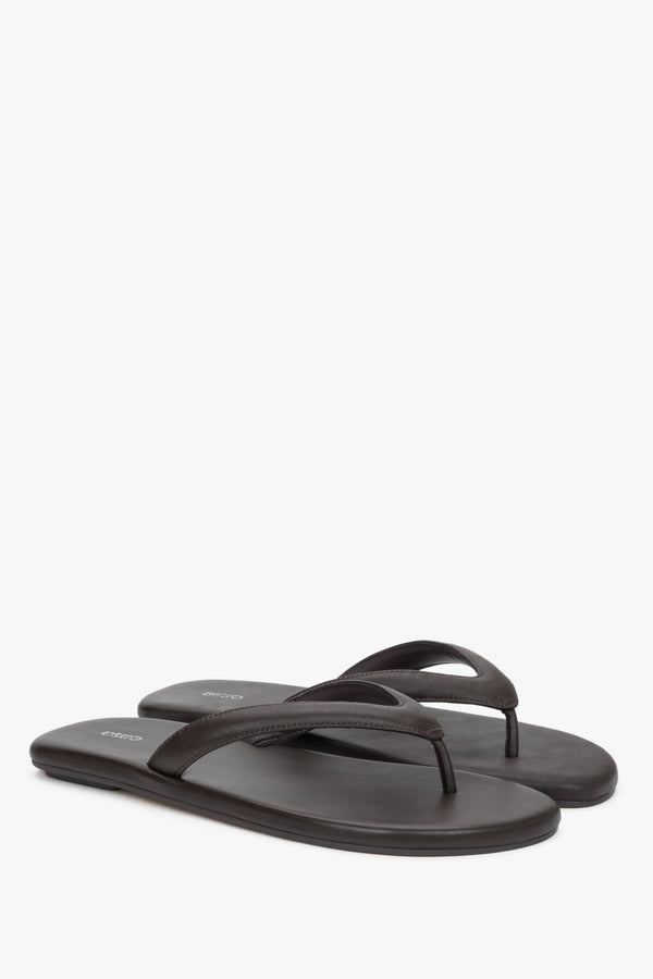 Women’s dark brown flip-flops made from soft genuine leather by Estro.