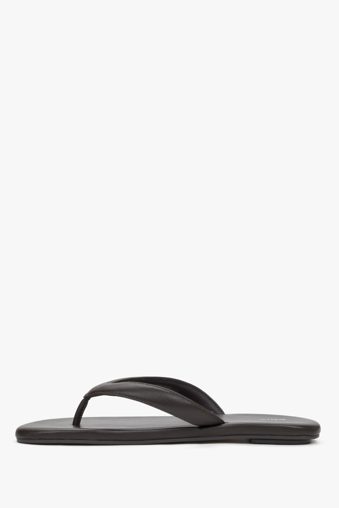 Women’s dark brown flip-flops made from soft natural leather by Estro – side view.