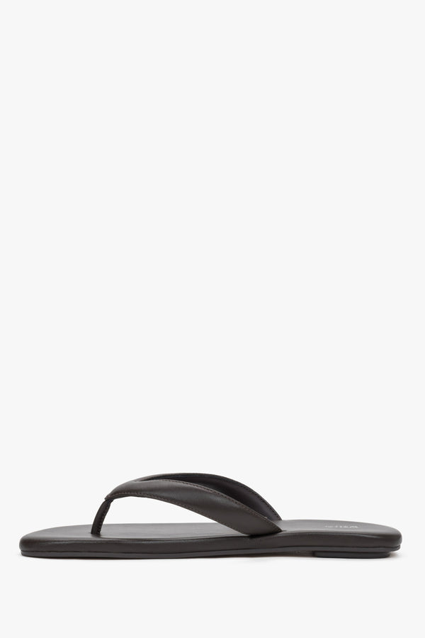 Women’s dark brown flip-flops made from soft natural leather by Estro – side view.