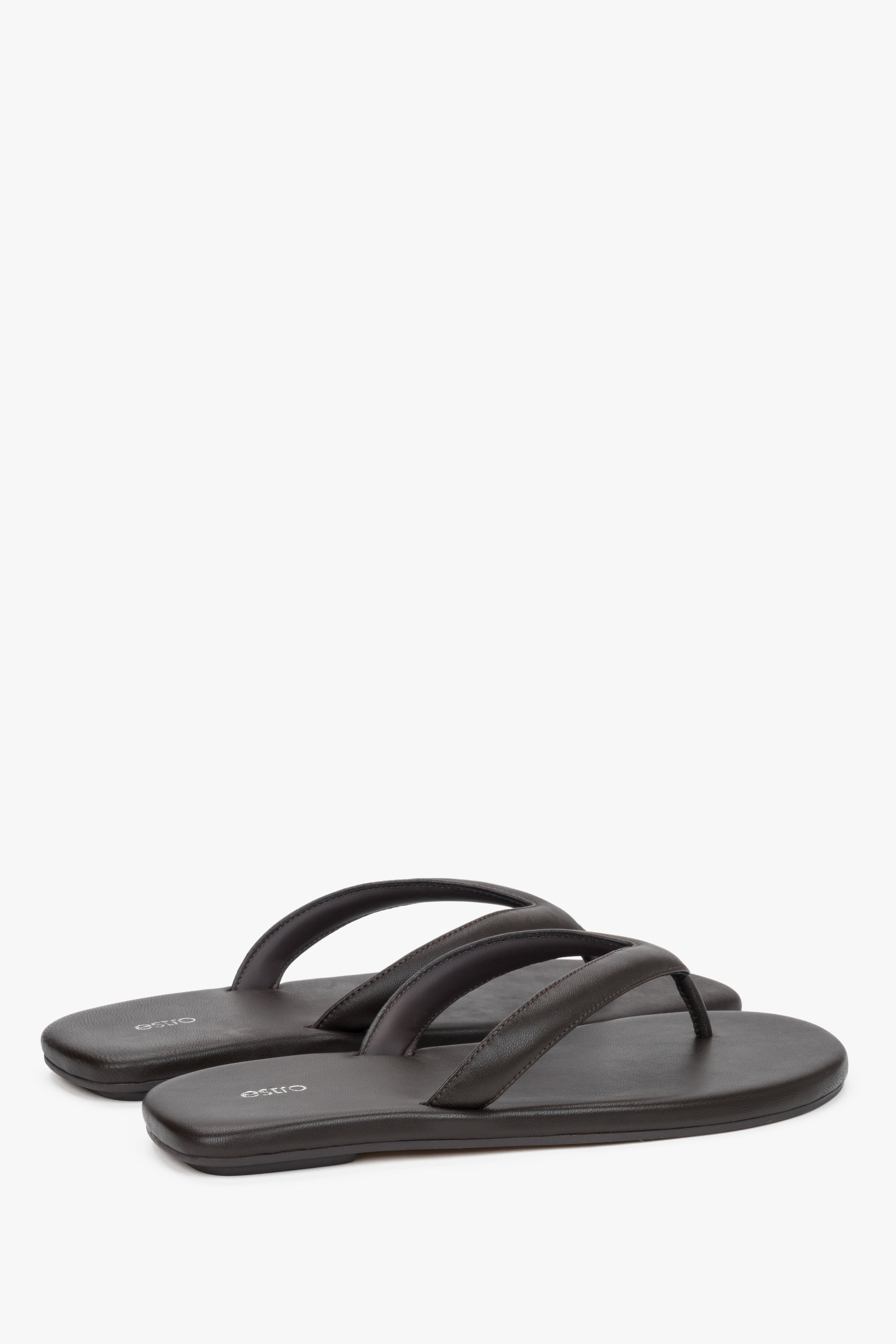 Women’s dark brown flip-flops by Estro made from soft genuine leather – heel view.