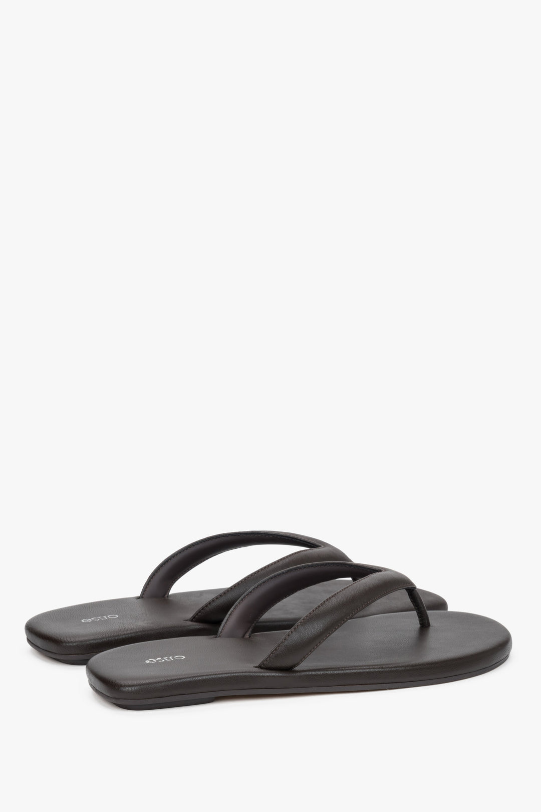 Women’s dark brown flip-flops by Estro made from soft genuine leather – heel view.
