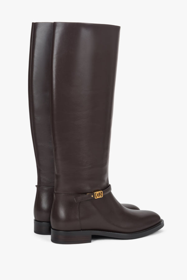 Made of genuine leather, high dark brown women's boots with a gold buckle Estro.