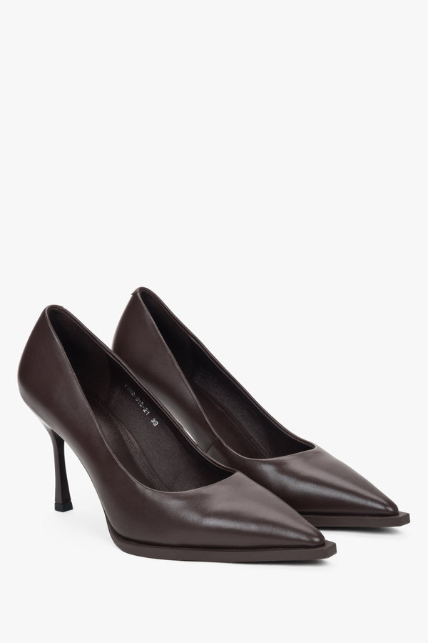 Classic dark brown pumps by Estro.