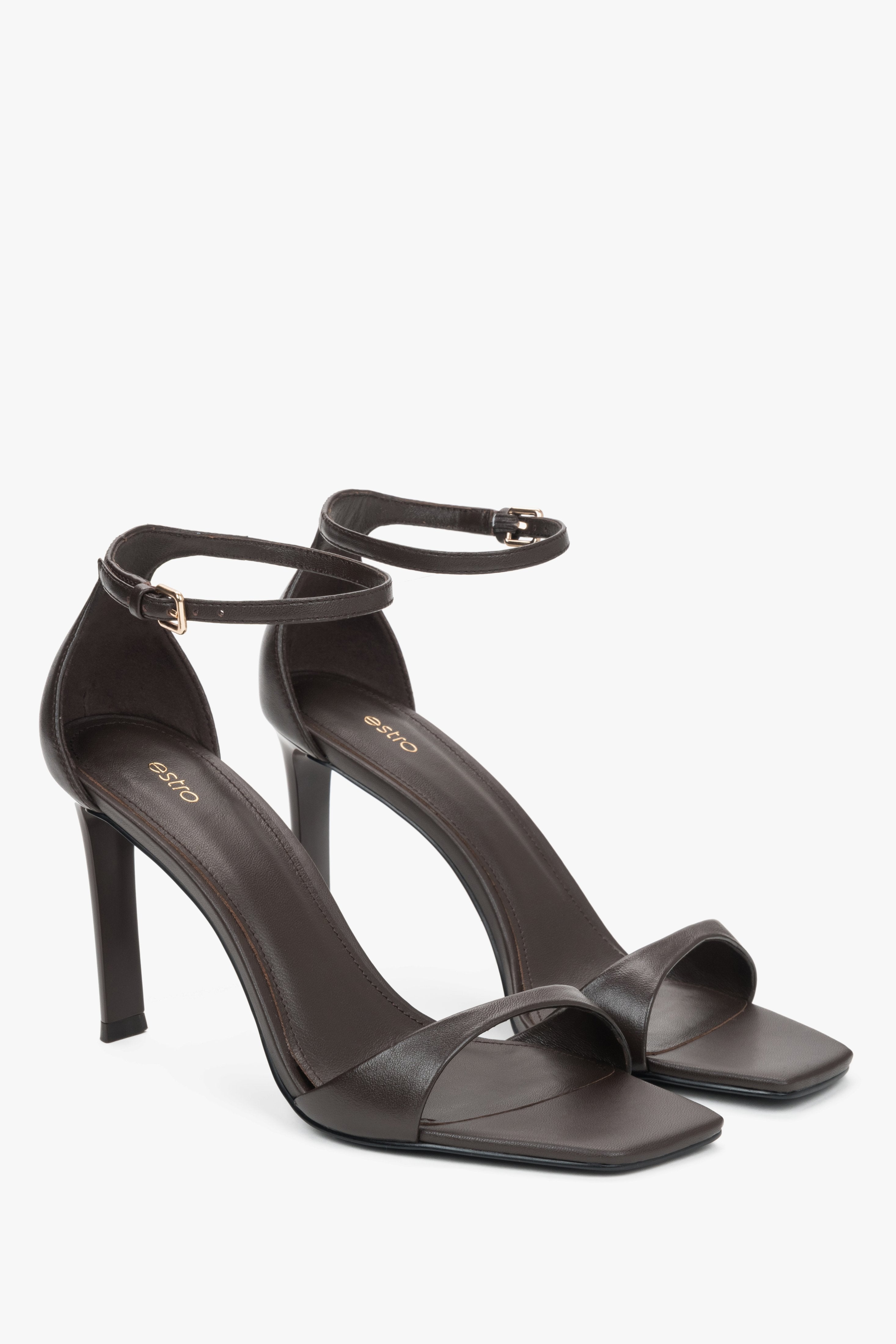 Luxurious chevro leather lining – softness and comfort you feel from the very first wear - dark brown high heels.