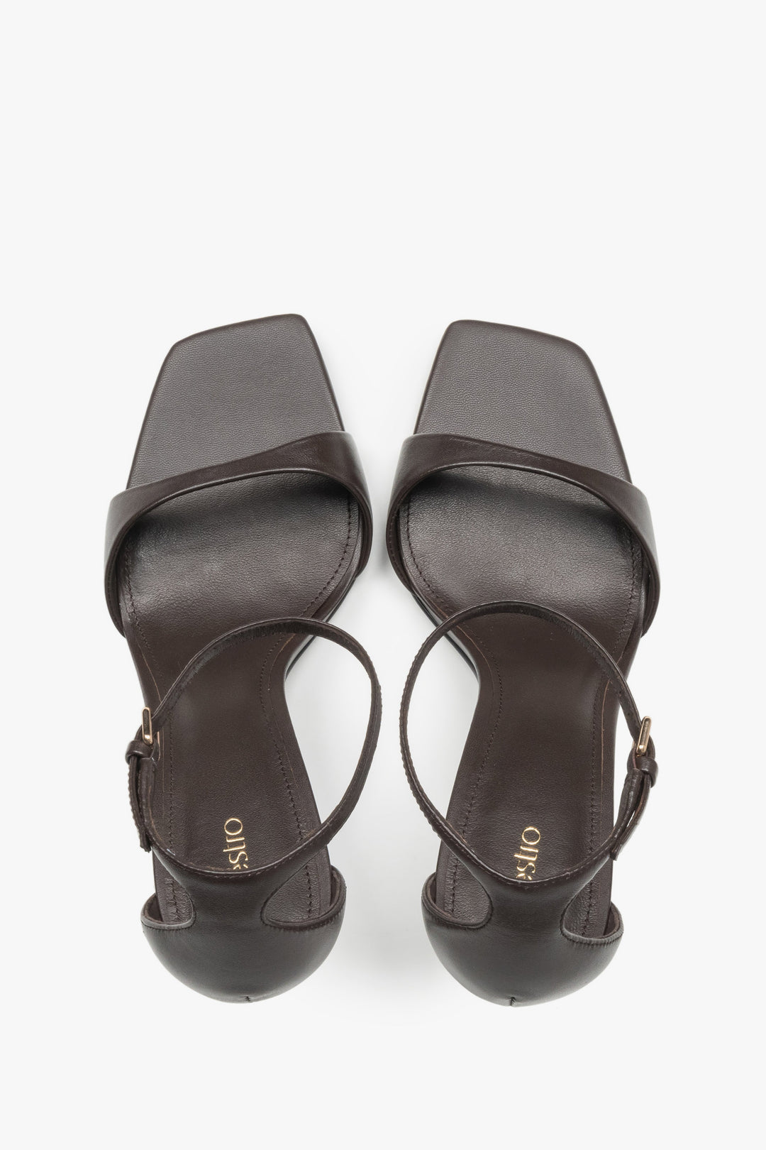 Fully leather lining and insole (100% genuine leather), ensuring comfort and a luxurious wearing experience.