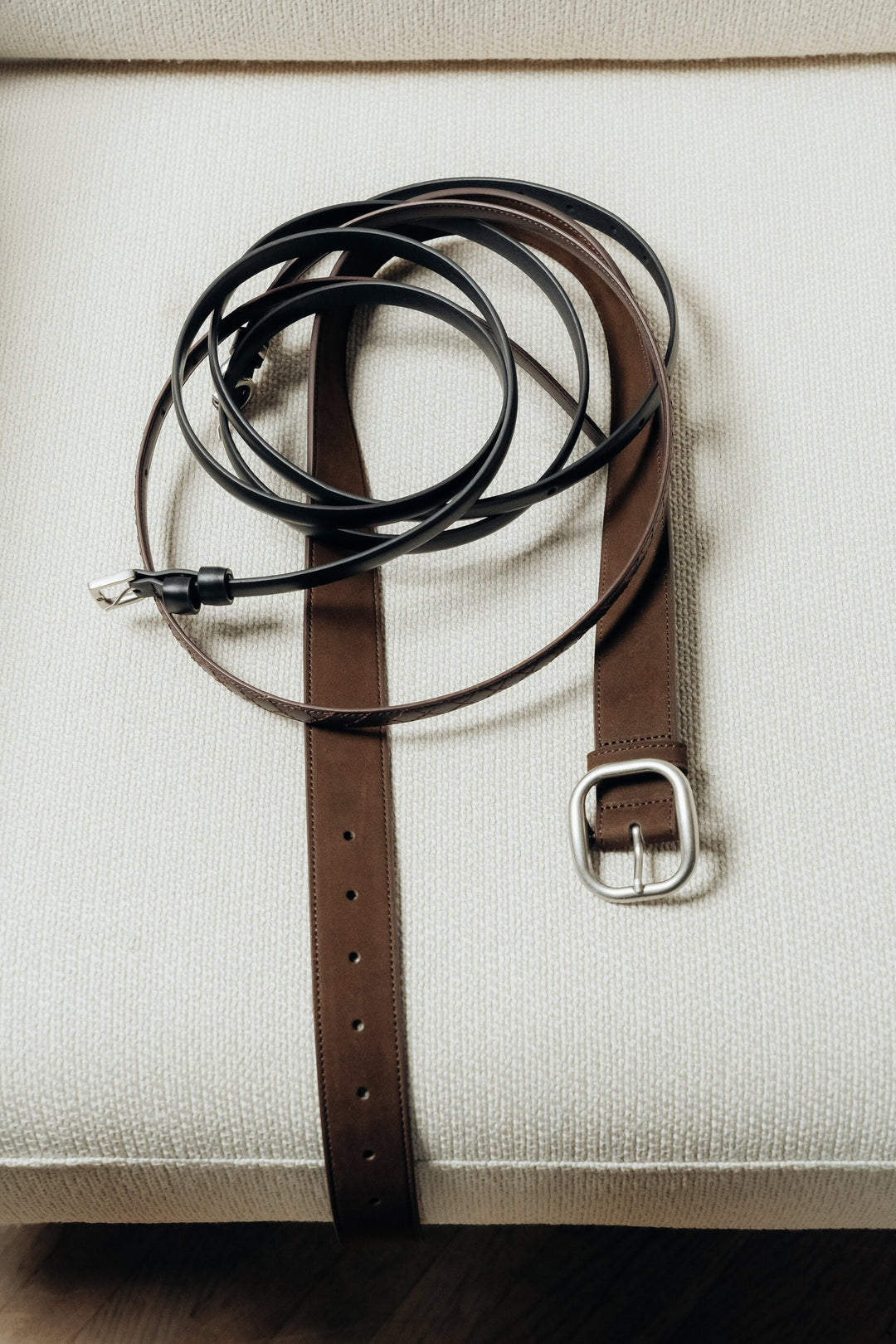 Women's dark brown velour belt with an oval silver buckle Estro.
