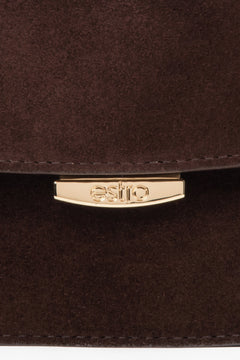 Women's dark brown shoulder bag Estro, in saddle shape, made of genuine velour.