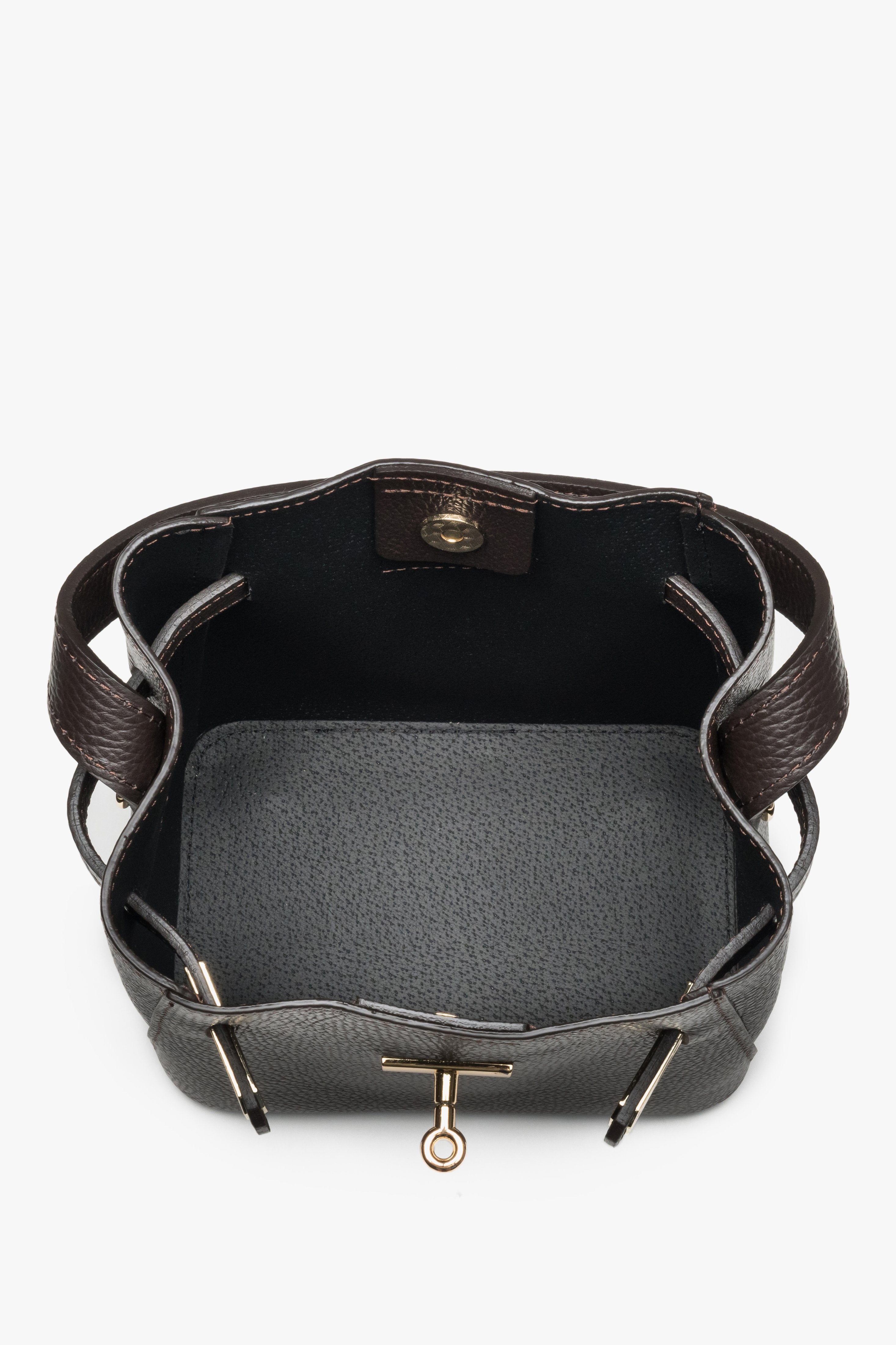Handy women’s handbag in dark brown, satchel style, premium Italian leather.