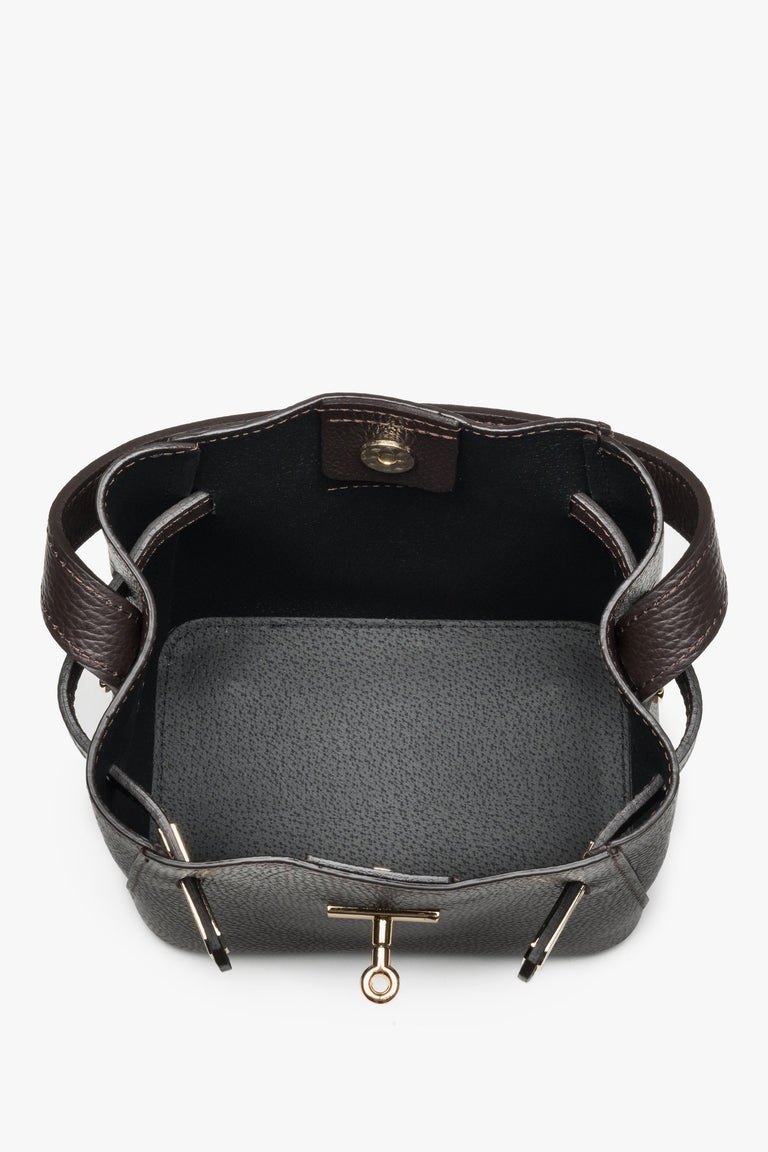 Handy women’s handbag in dark brown, satchel style, premium Italian leather.