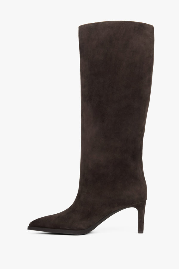 Women’s heeled boots Estro, dark brown, made of genuine velour.