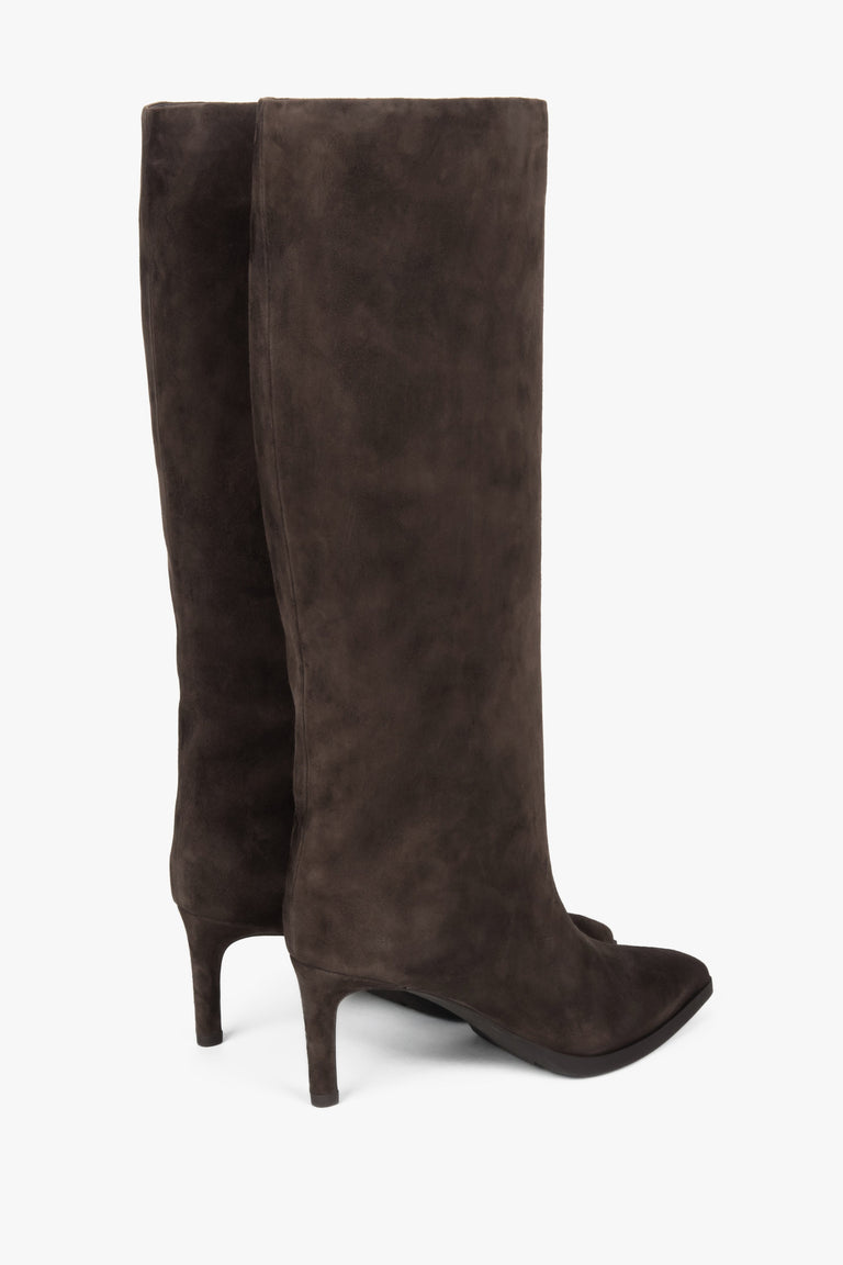 Dark brown women’s heeled boots made of natural velour Estro.