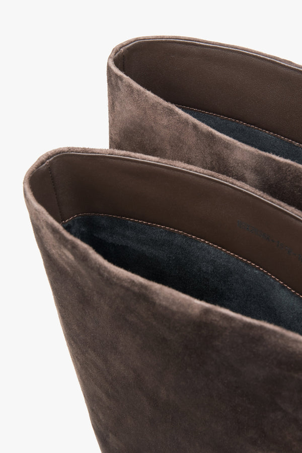 Women’s dark brown heeled boots made of genuine velour Estro.
