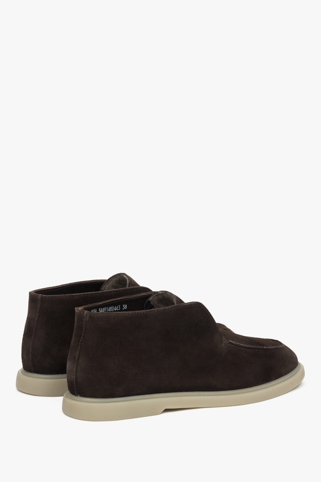 Stylish and comfortable women’s loafers by Estro in dark brown, set on a high sole and crafted from Italian suede leather.