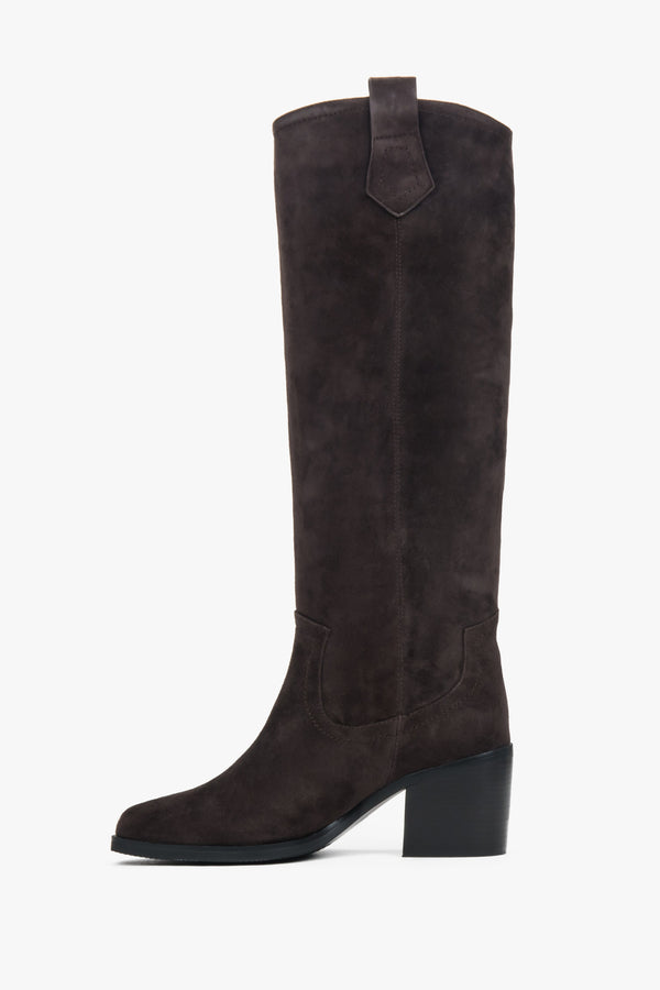 Women’s dark brown high cowboy boots made of natural velour Estro.