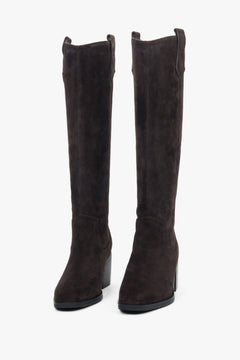 Women’s high cowboy boots Estro, dark brown, made of natural velour.