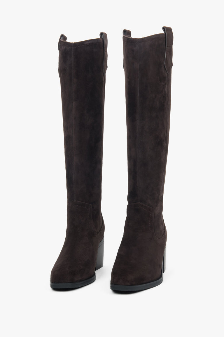 Women’s high cowboy boots Estro, dark brown, made of natural velour.