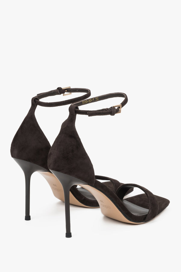Solid enclosed heel counter and a buckle strap, ensuring security with every step – heel view.
