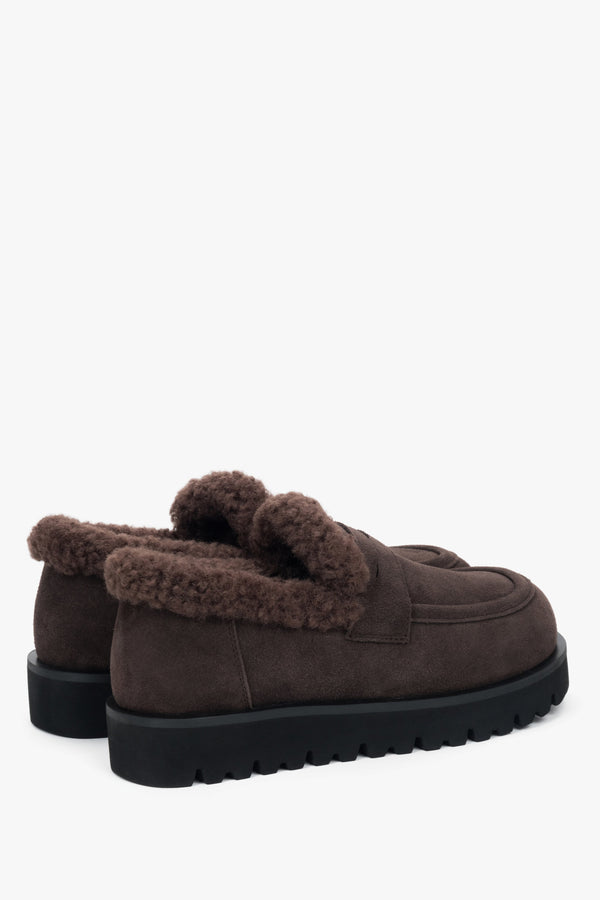 Durable TR rubber sole provides traction and stability on cold, slippery surfaces.