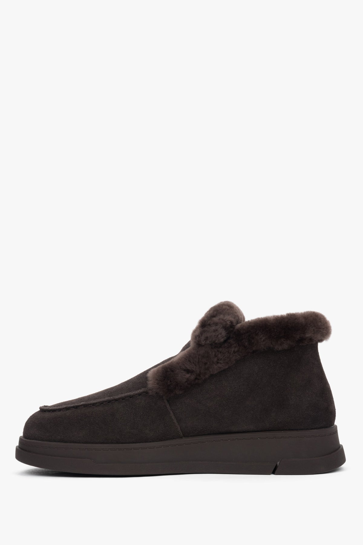 Soft velour women’s loafers in a deep brown shade, designed for comfort and warmth.