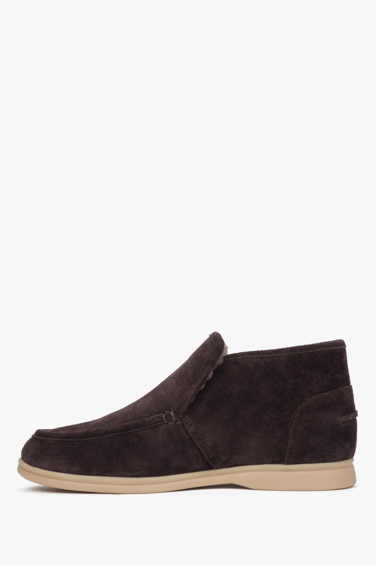 Minimalist women’s dark brown loafers featuring a soft heel counter and clean silhouette.