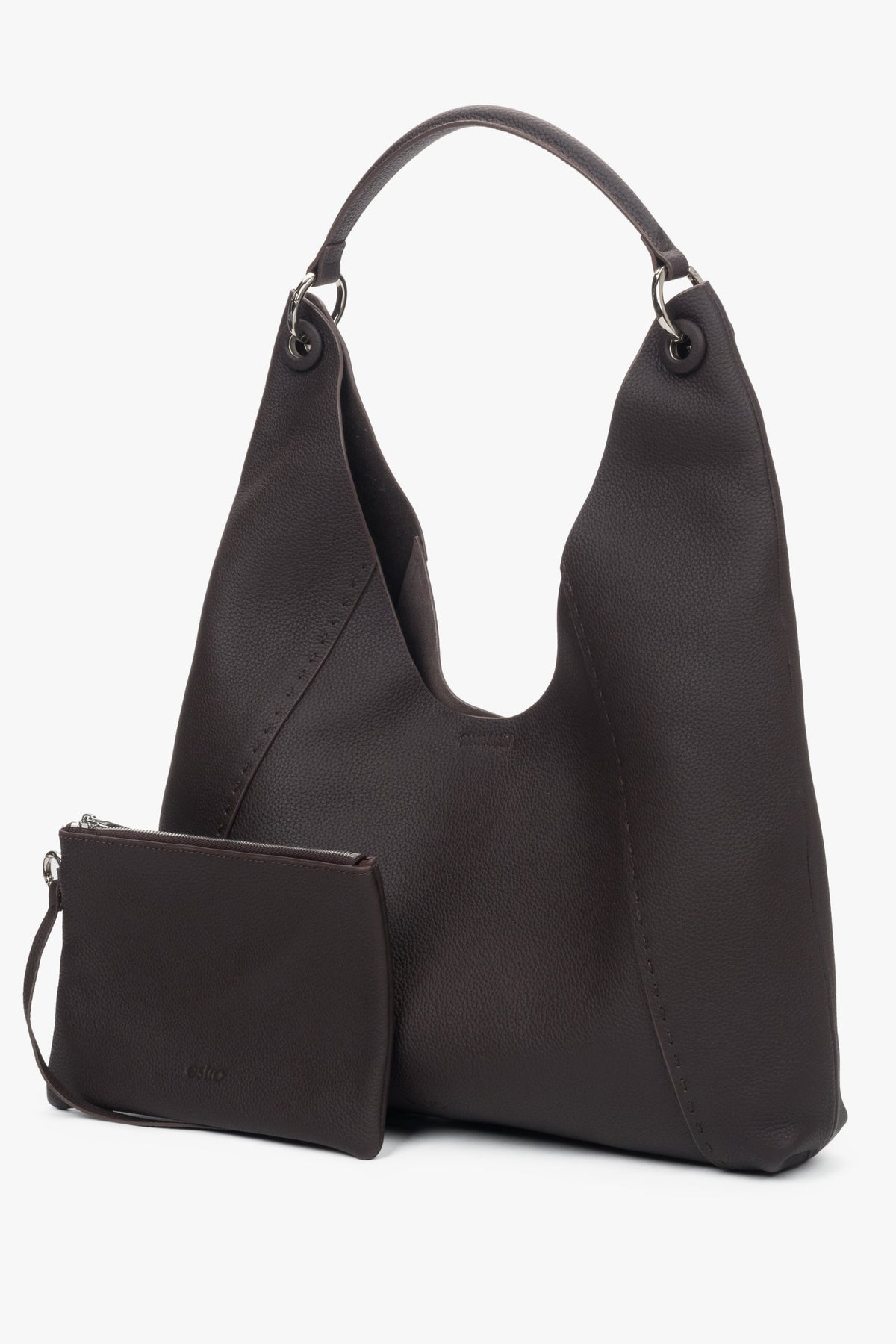 Women’s dark brown hobo bag in leather with two compartments and removable cosmetic pouch.