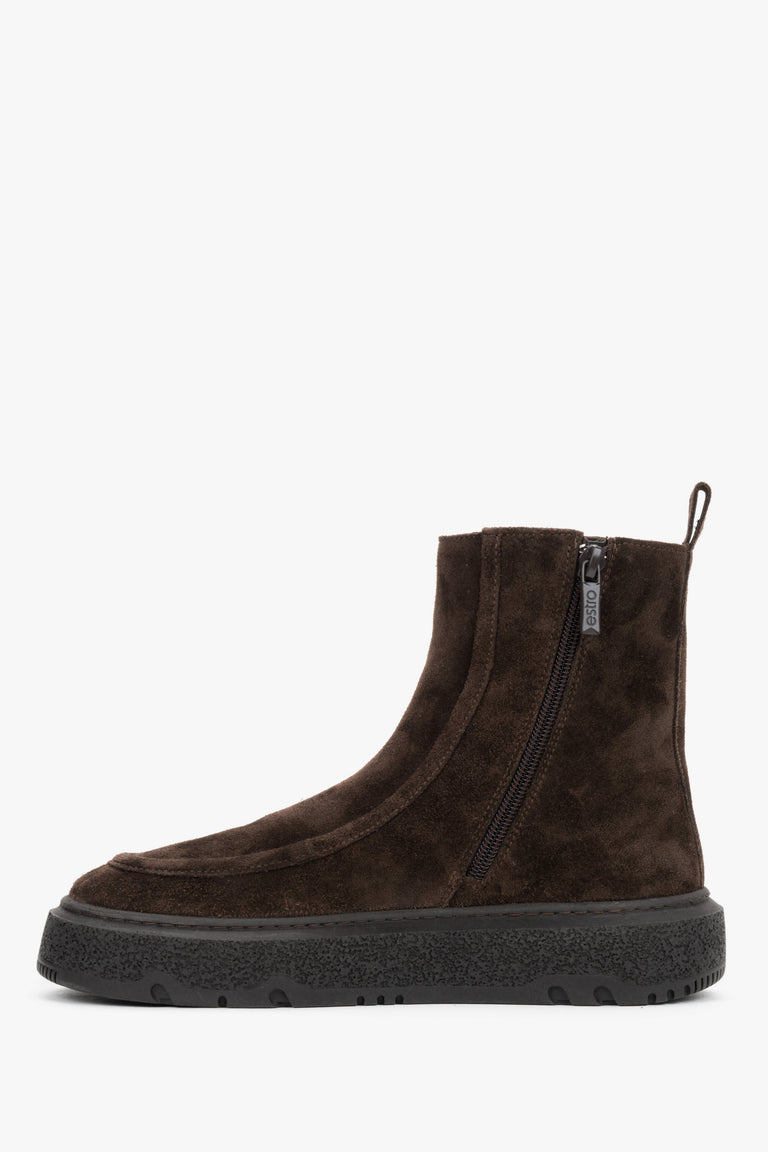 Women's dark brown Italian velour ankle boots Estro - side view showing the textured chunky platform.