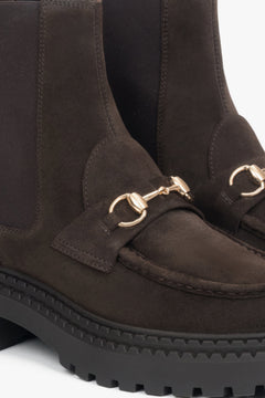 A statement piece for modern women — elegant, versatile, and unmistakably Estro.