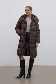 Dark brown Estro women’s winter jacket with goose down filling, knee length.