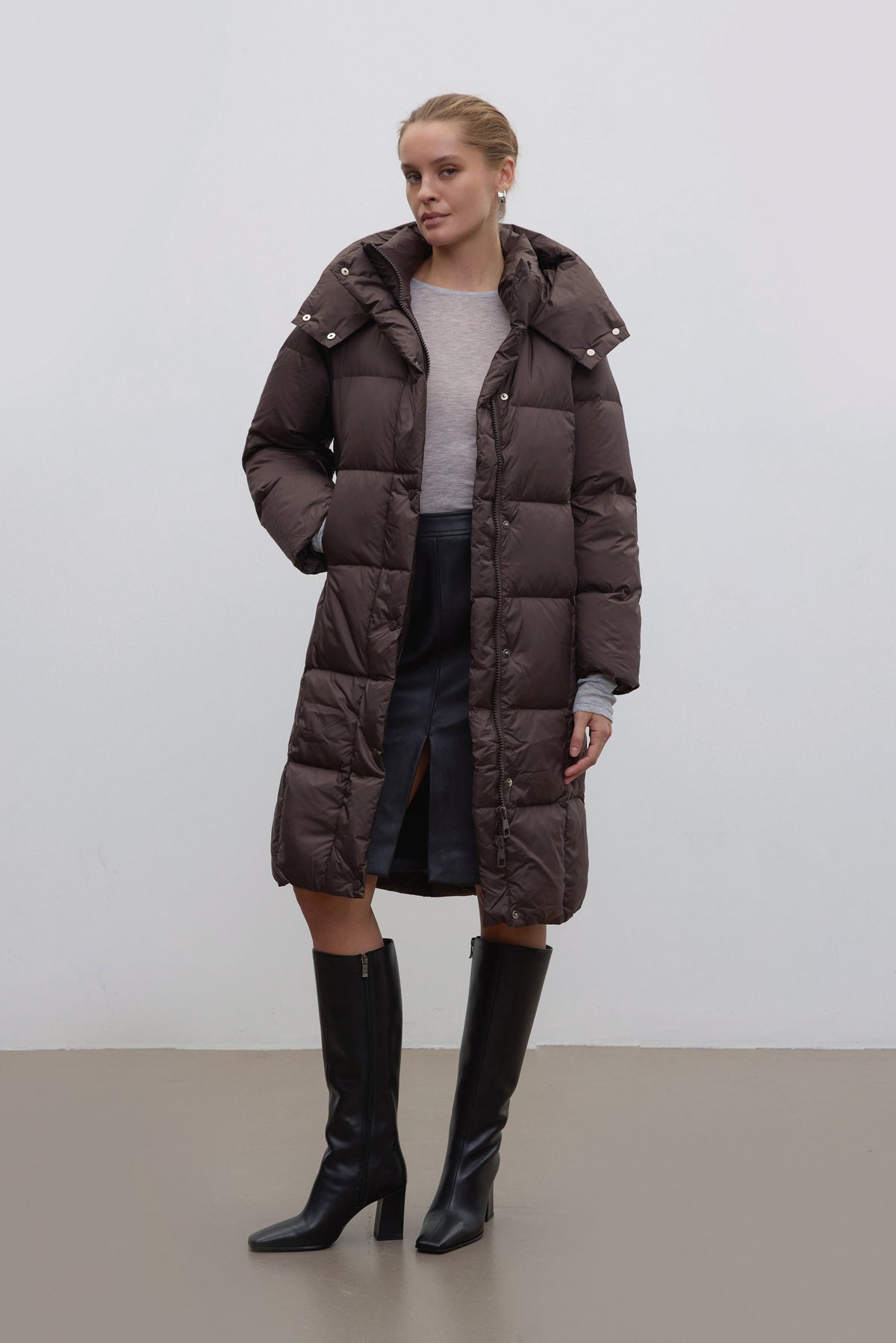 Dark brown Estro women’s winter jacket with goose down filling, knee length.