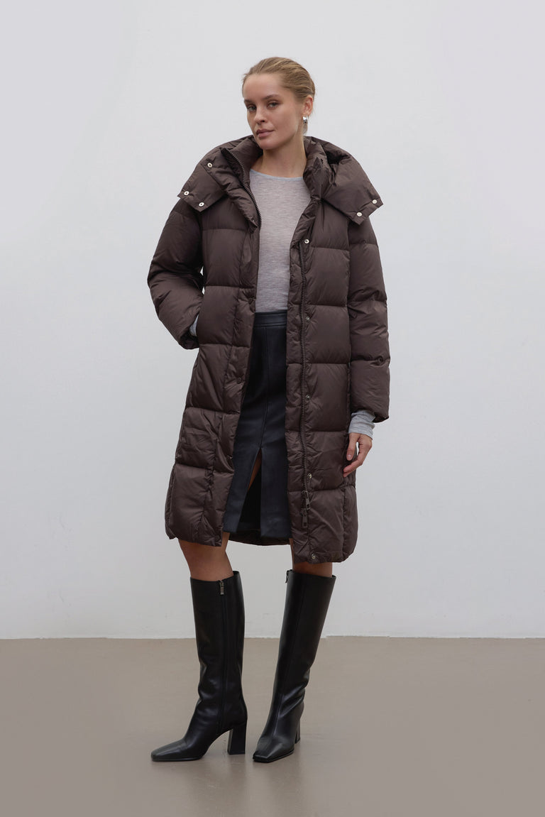 Dark brown Estro women’s winter jacket with goose down filling, knee length.