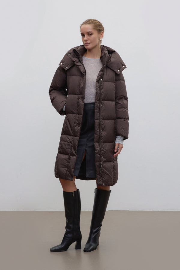 Dark brown Estro women’s winter jacket with goose down filling, knee length.