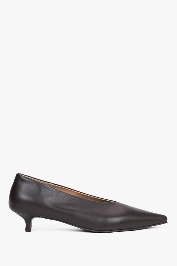 Women’s dark brown leather funnel heels by Estro with pointed toe.