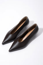 Women’s Dark Brown Leather Funnel Heels with Pointed Toe Estro ER00119755.