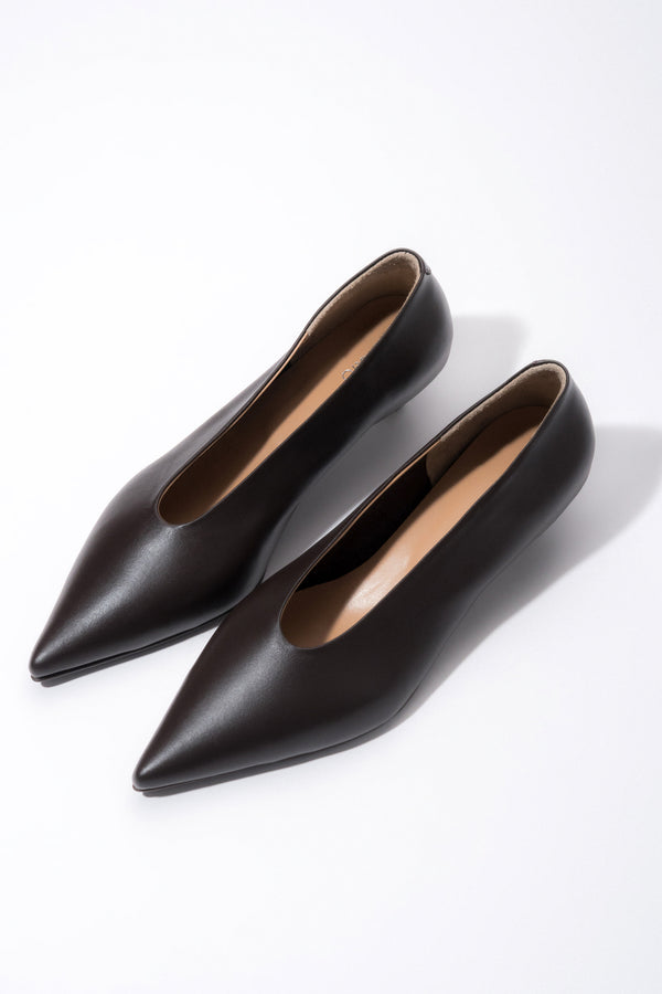 Women’s Dark Brown Leather Funnel Heels with Pointed Toe Estro ER00119755.