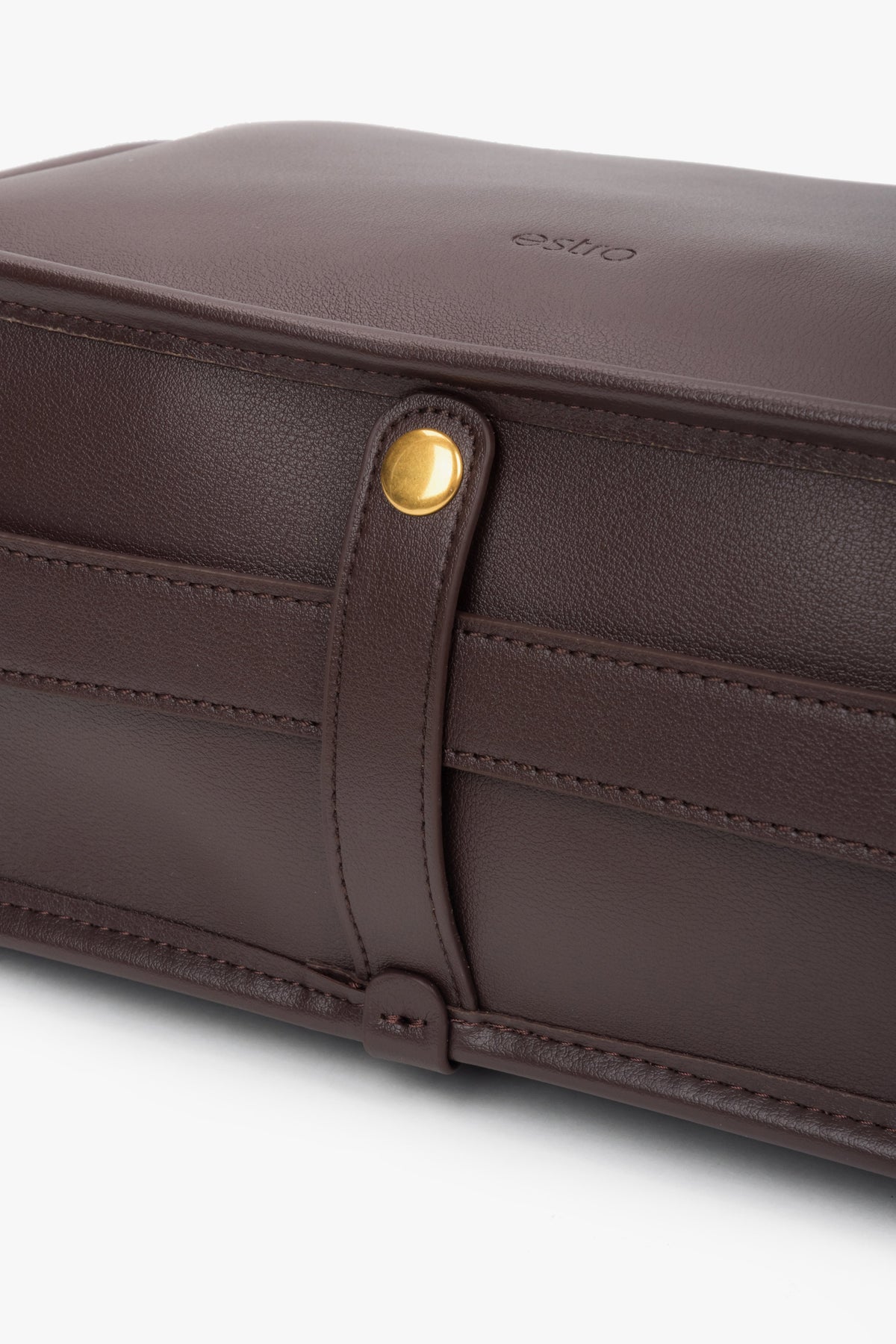 Leather dark brown women’s handbag with a wide strap from Estro.