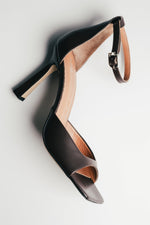 Women’s Dark Brown Leather Kitten Heel Sandals Estro ER00119817.