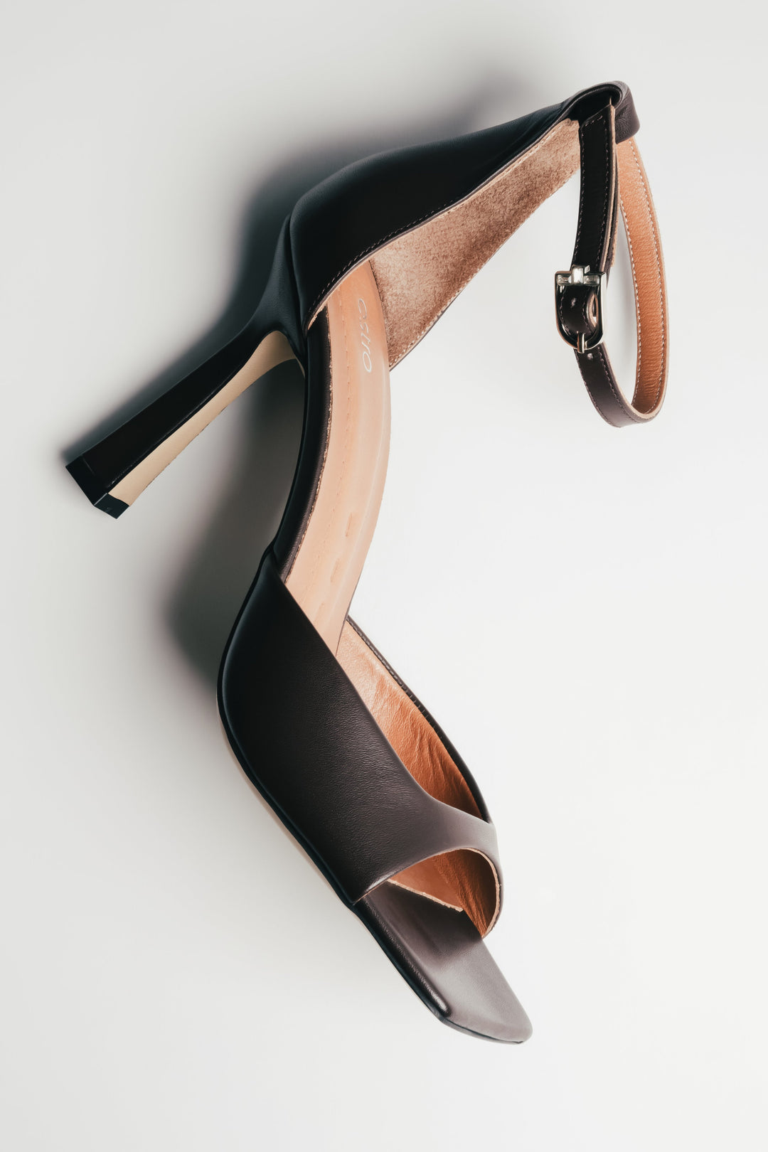 Women’s Dark Brown Leather Kitten Heel Sandals Estro ER00119817.