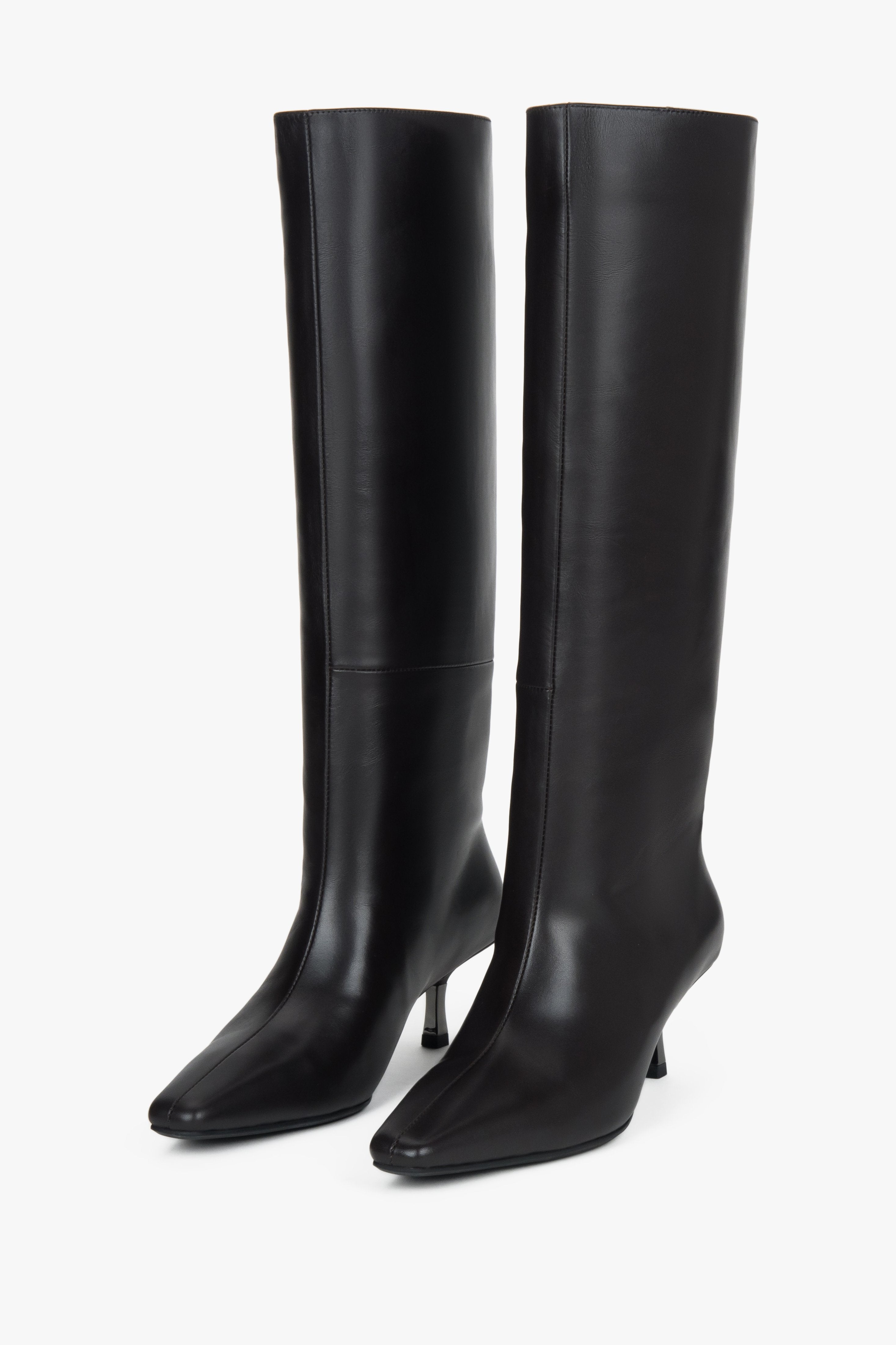 Estro women’s knee-high boots, dark brown, with an elastic shaft on a low funnel heel.