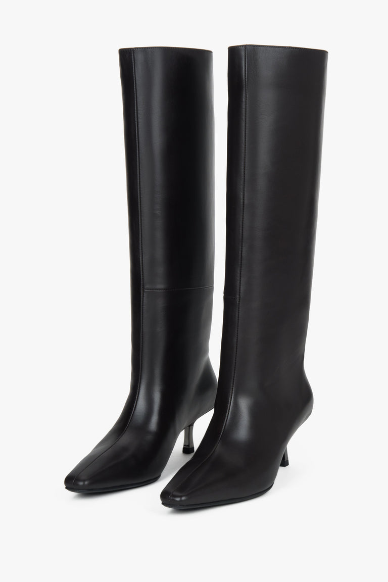 Estro women’s knee-high boots, dark brown, with an elastic shaft on a low funnel heel.