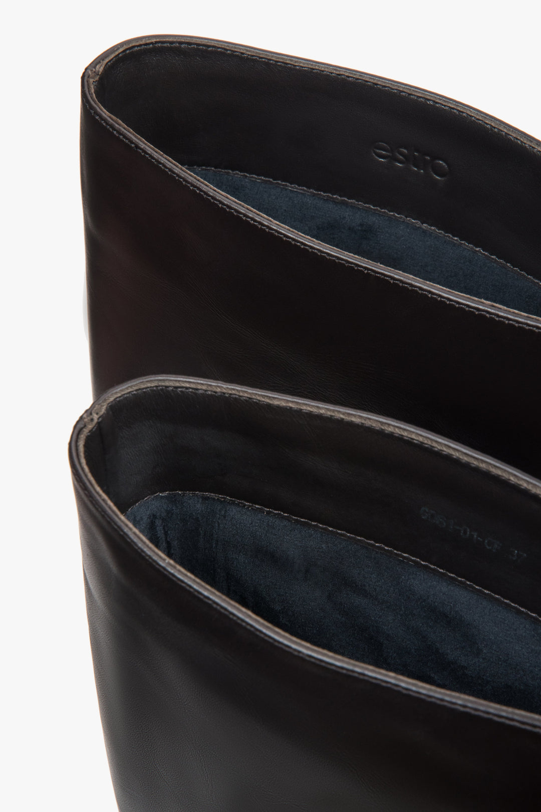 With an elastic shaft, dark brown women’s knee-high boots on a low funnel heel Estro.