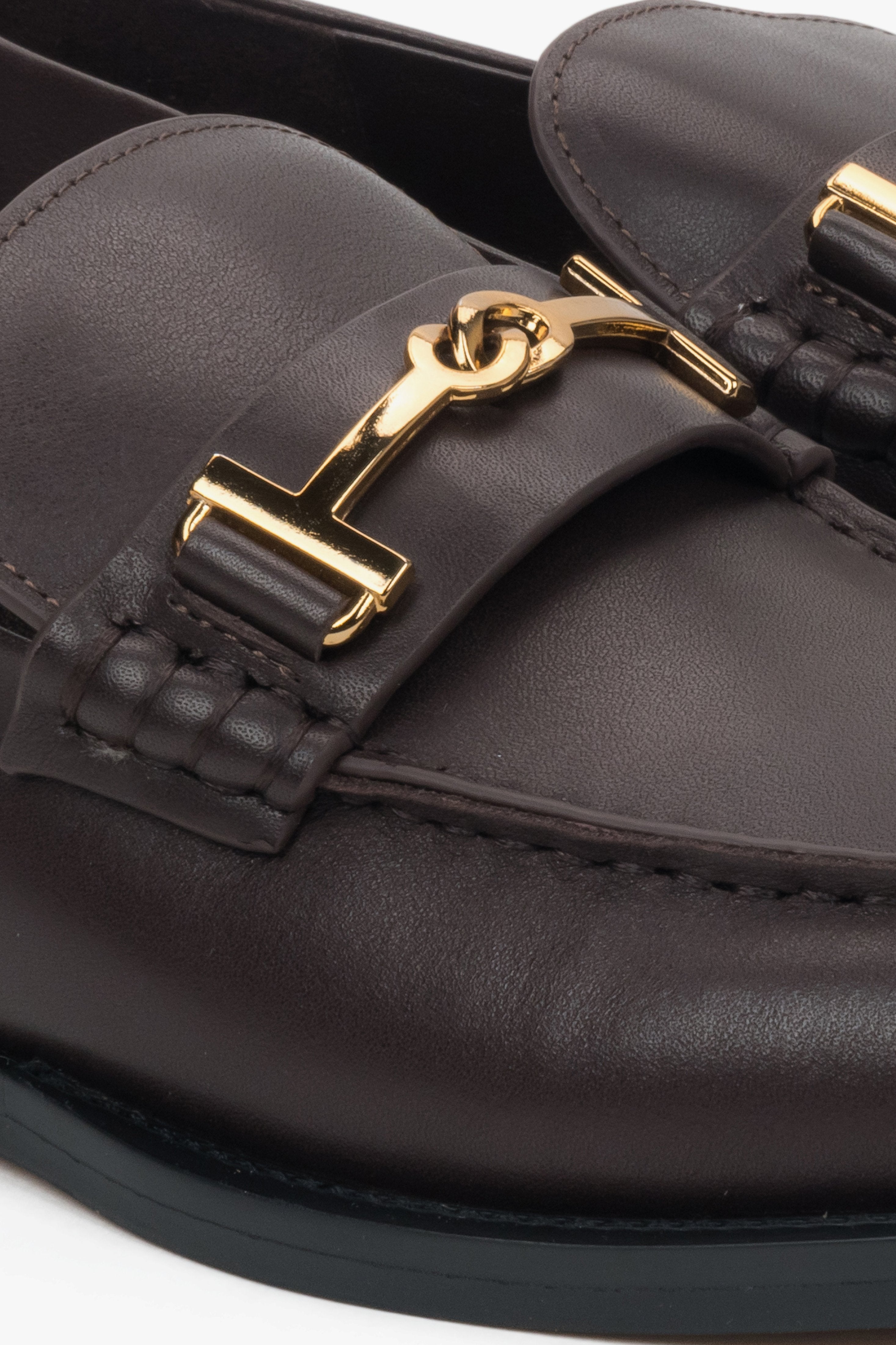 Made of genuine leather, dark brown women’s loafers with a decorative buckle Estro.