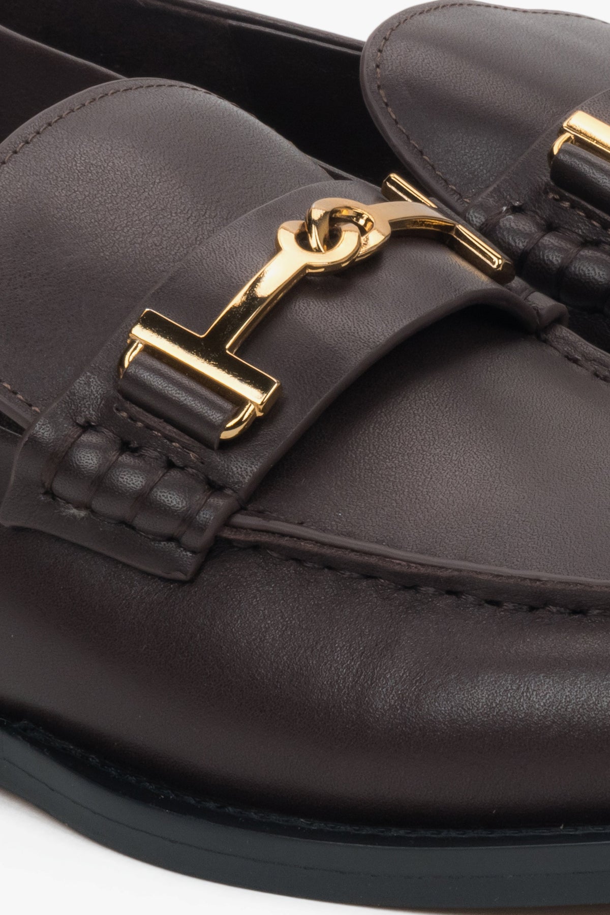 Made of genuine leather, dark brown women’s loafers with a decorative buckle Estro.