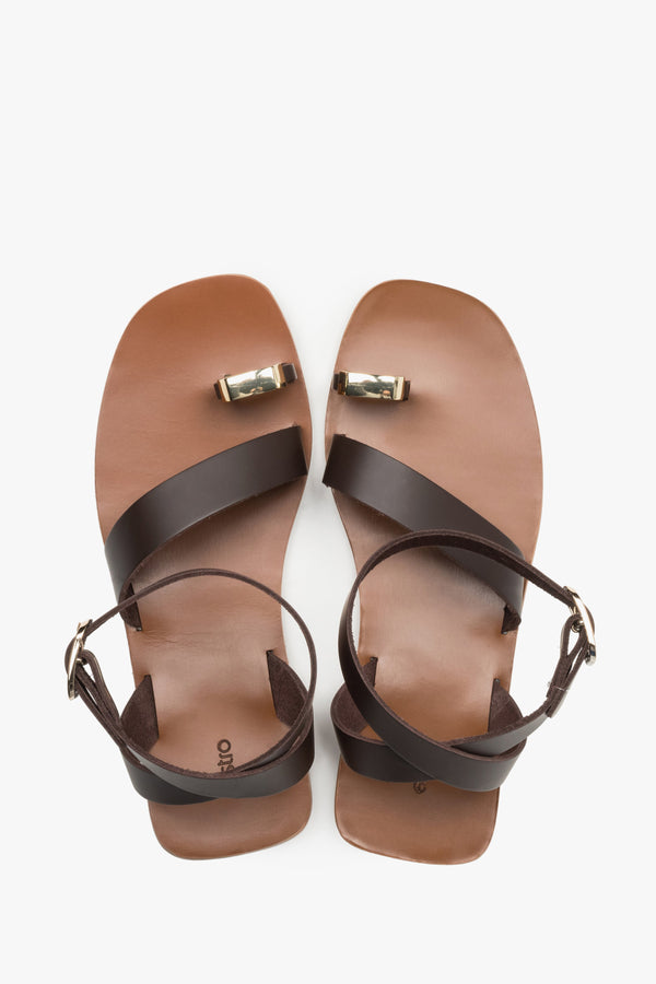 Women’s dark brown leather sandals with a decorative toe ring by Estro - top view.