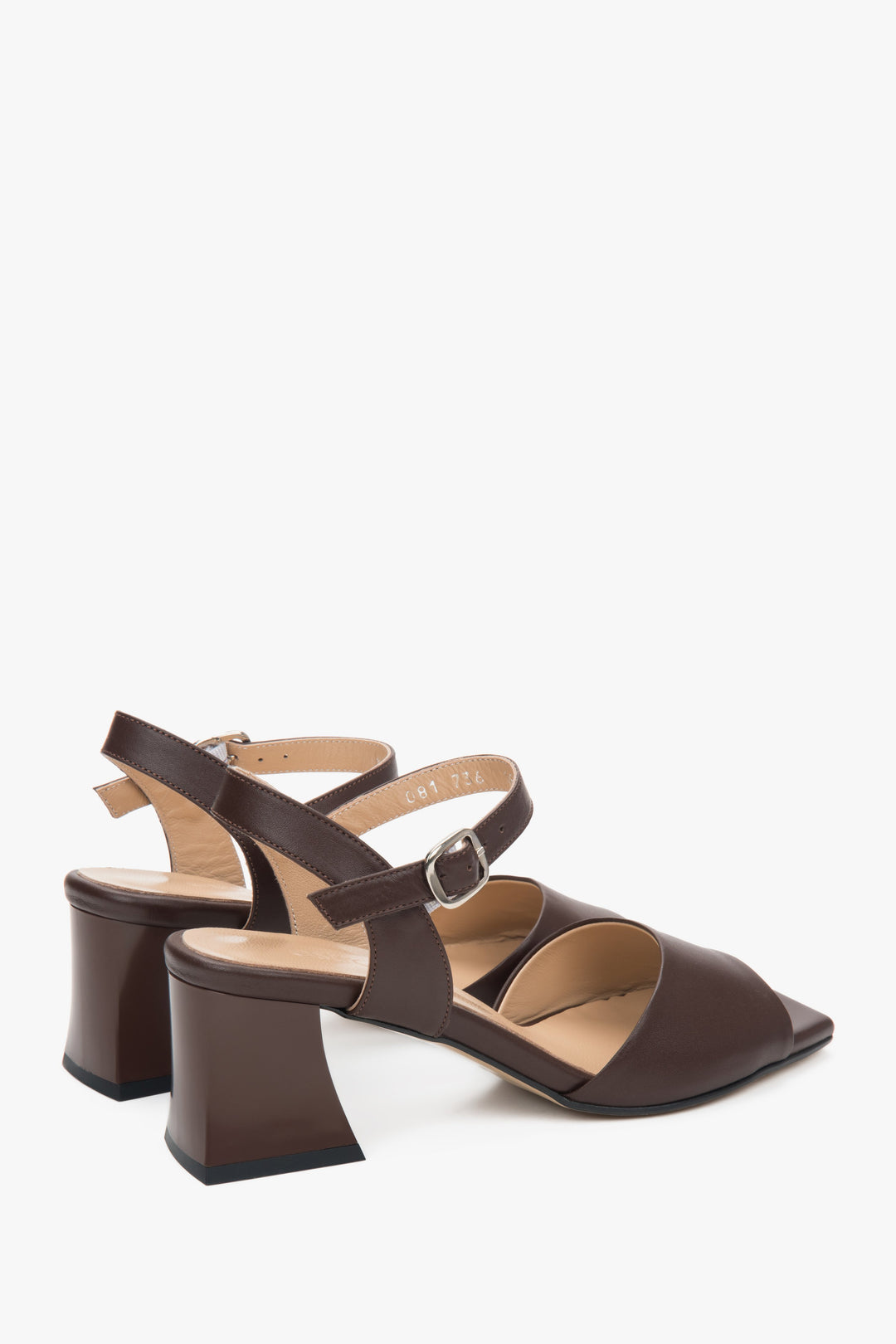 Dark brown Estro block-heel sandals made of natural leather with an adjustable buckle.