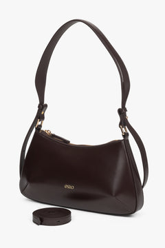 Dark brown women’s leather shoulder bag by Estro.