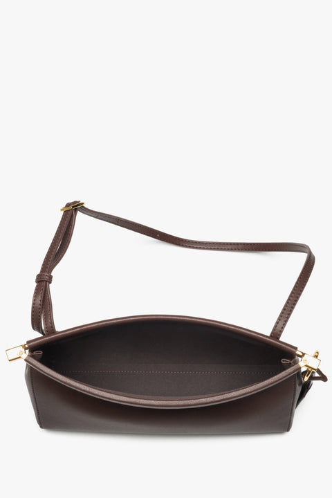 Open-top brown handbag with structured design for everyday elegance.