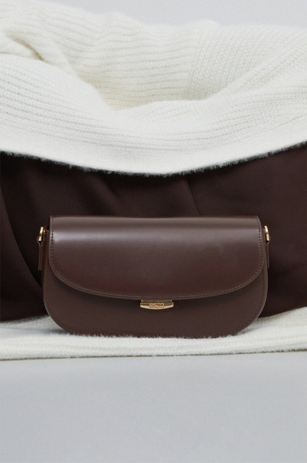 Women's Dark Brown Genuine Leather Shoulder Bag in Saddle Shape Estro ER00117258.