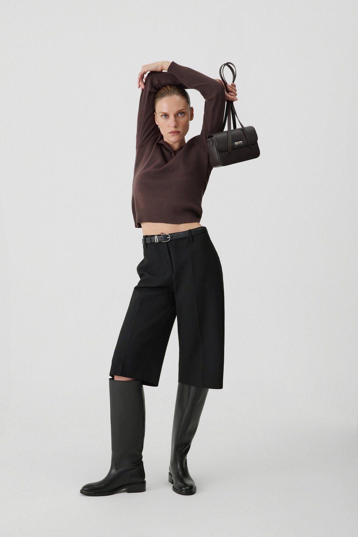 Women's dark brown leather bag Estro - side view showing profile and handle attachment details.